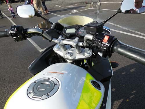 Yamaha XJ6S (2013) controls