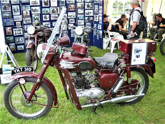 Triumph Speedtwin Triumph Speedtwin with BCC radio. YKT310